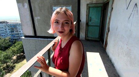 Соседка подарила своему другу целебный отсосик на балконе многоэтажки