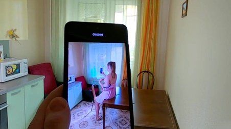 Сосед сфоткал и начал шантажировать девушку, пришлось отдаться рачком на кухне