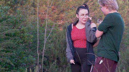 Подцепил русскую милфу показать интересные тропинки и сочно вдул её в лесу на природе