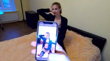 Брат поклацал сестру, за что получил хорошую минетную благодарочку