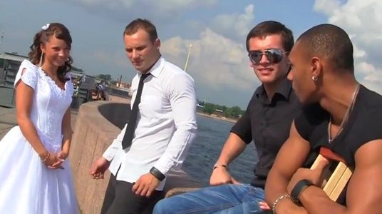 Невеста только вышла замуж, а уже спит с друзьями мужа