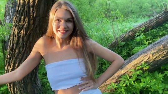 Застукал сестру друга в лесу на природе