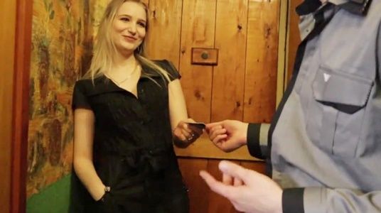 Подцепила мужика в интернете и развела на деньги