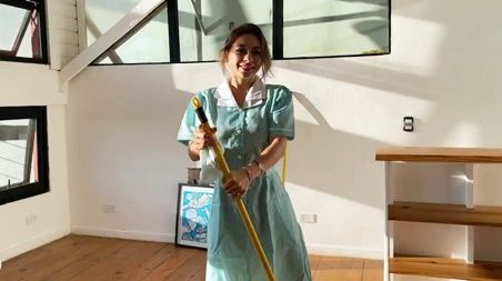 Попросил кофе у испанской домработницы, а она разделась и залезла на хуй