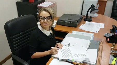 Отпустил секретаршу пораньше домой после того, как замутила классный минет