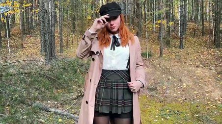 Рыжуха замерзла в лесу, и парню пришлось ее согреть своим членом